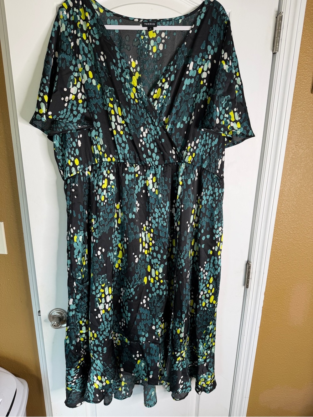 Torrid Midi Bubble CharmPlus Size Black Teal & Yellow Wrap Dress Size 3X